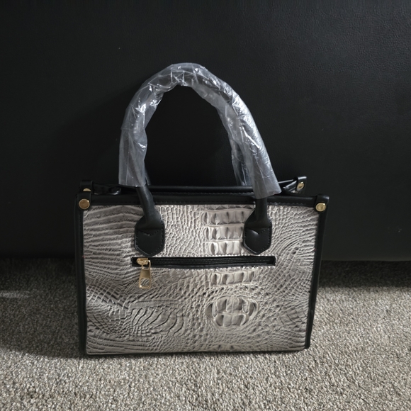 Elegant Crocodile Pattern Handbag Set - Black and Gray - Picture 4 of 7